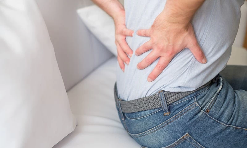 Πόνος τη μέση; Πώς να τον αντιμετωπίσετε με φυσικό τρόπο